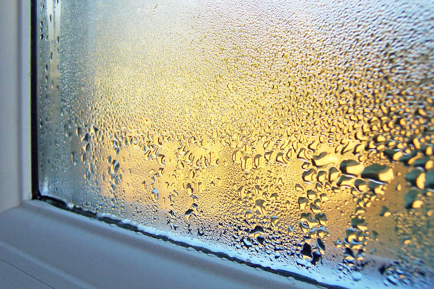 Condensa sulla finestra di Casa